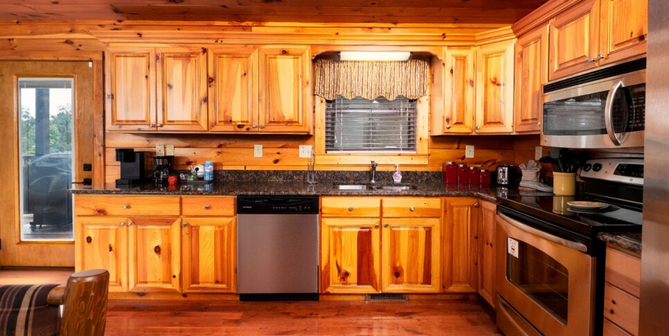gatlinburg-cabin-rentals-three-bears-lodge-kitchen