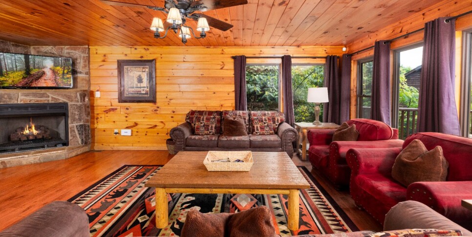 gatlinburg-cabin-rentals-three-bears-lodge-living-room