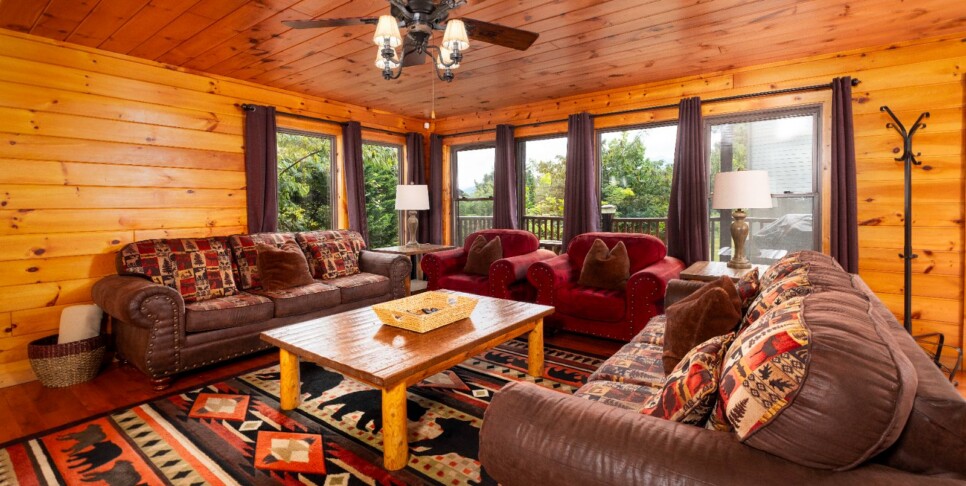gatlinburg-cabin-rentals-three-bears-lodge-living-room