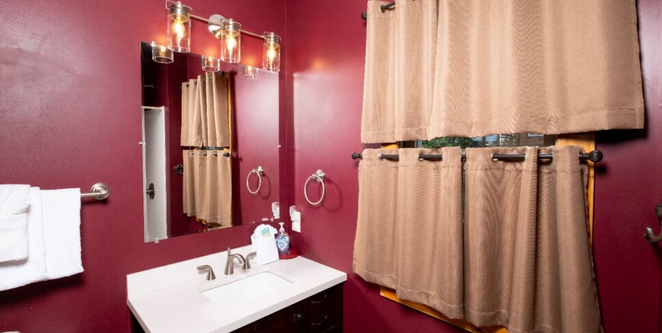 gatlinburg-moonstruck-bathroom