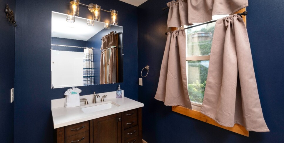 gatlinburg-moonstruck-bathroom