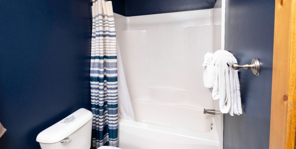 gatlinburg-moonstruck-bathroom