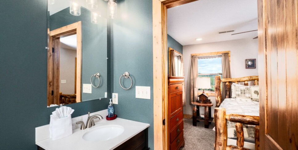 gatlinburg-moonstruck-bathroom