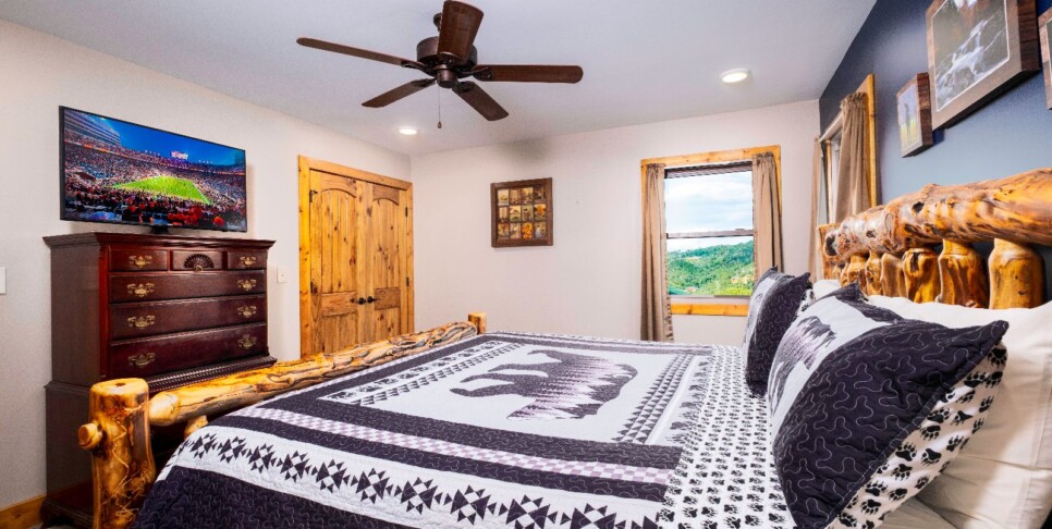 gatlinburg-moonstruck-bedroom