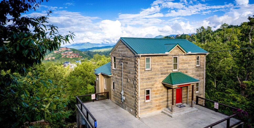 gatlinburg-moonstruck-exterior