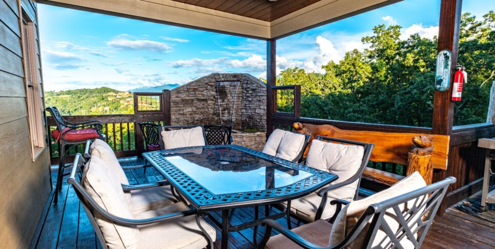 gatlinburg-moonstruck-exterior