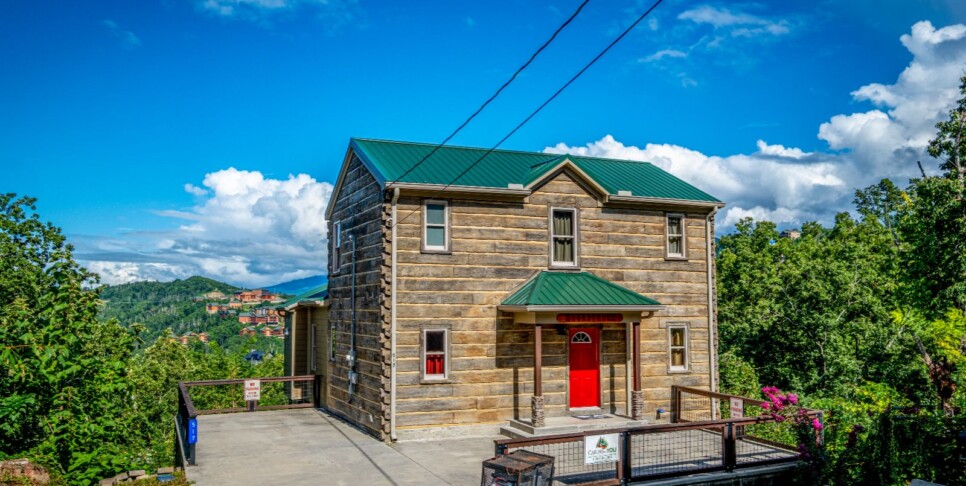 gatlinburg-moonstruck-exterior
