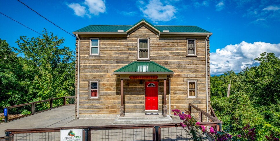 gatlinburg-moonstruck-exterior