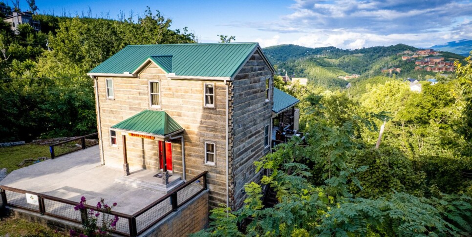gatlinburg-moonstruck-exterior