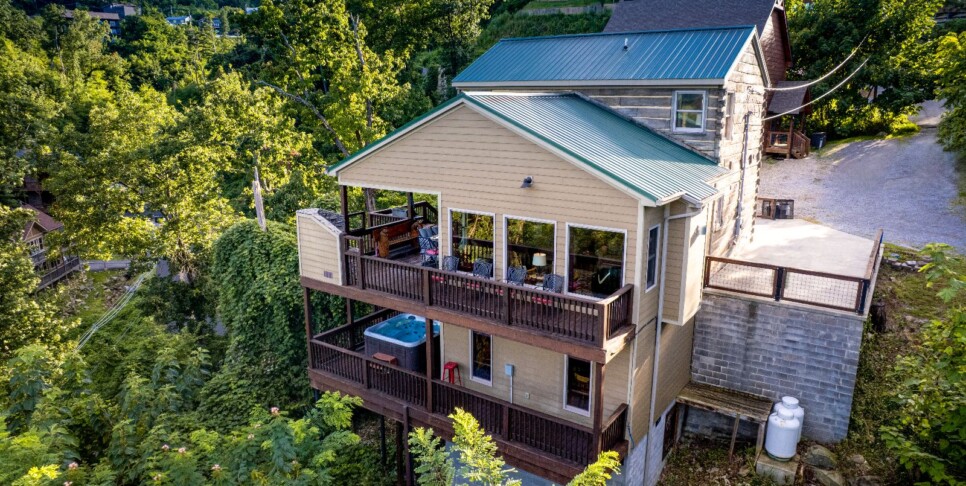 gatlinburg-moonstruck-exterior