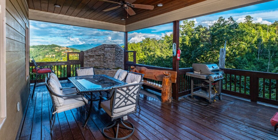 gatlinburg-moonstruck-exterior