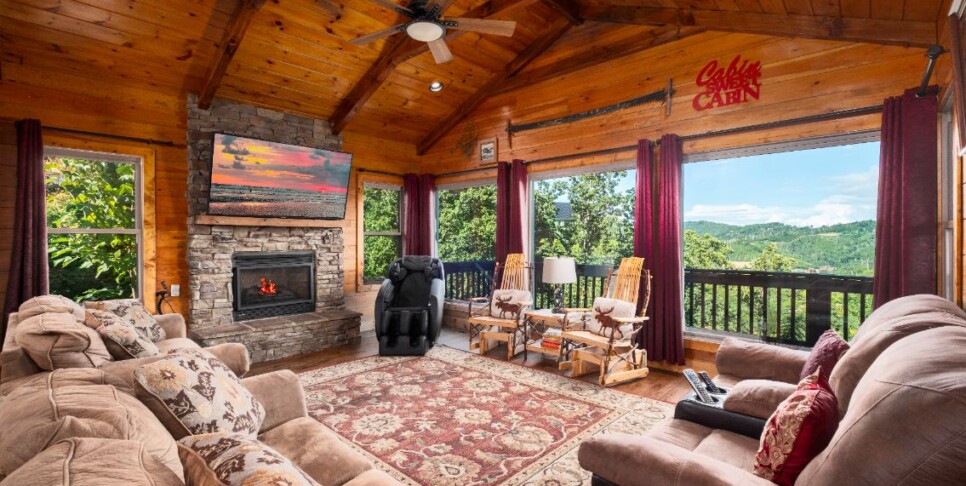 gatlinburg-moonstruck-living-room