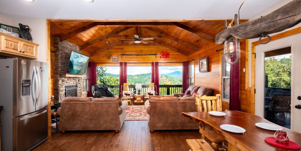 gatlinburg-moonstruck-living-room