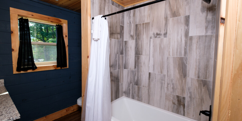 gatlinburg-the-sundrop-bathroom