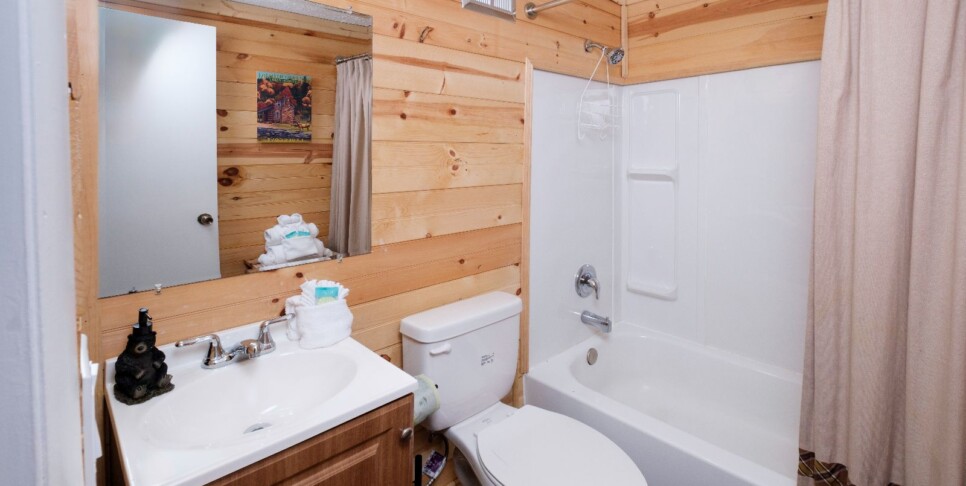 gatlinburg-hideaway-chalet-bathroom