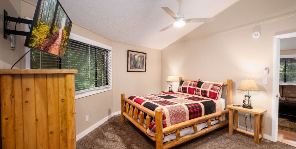 gatlinburg-hideaway-chalet-bedroom