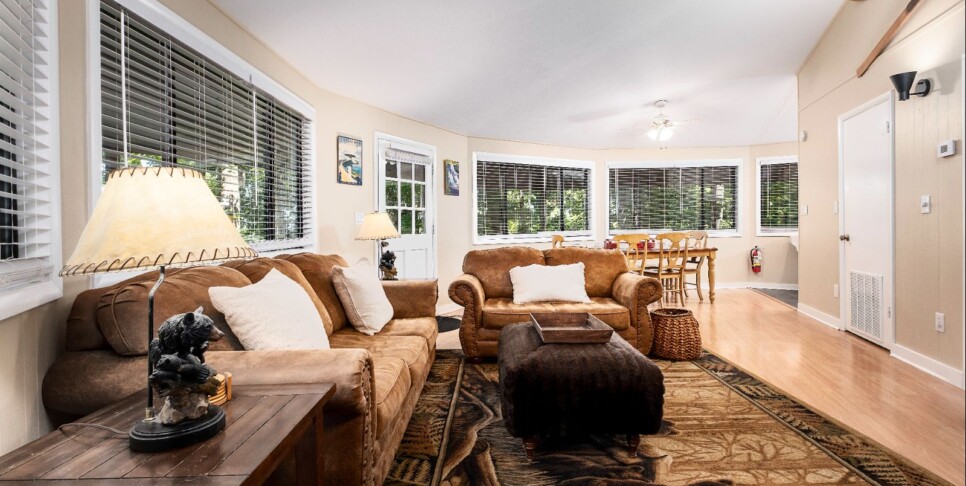 gatlinburg-hideaway-chalet-living-room