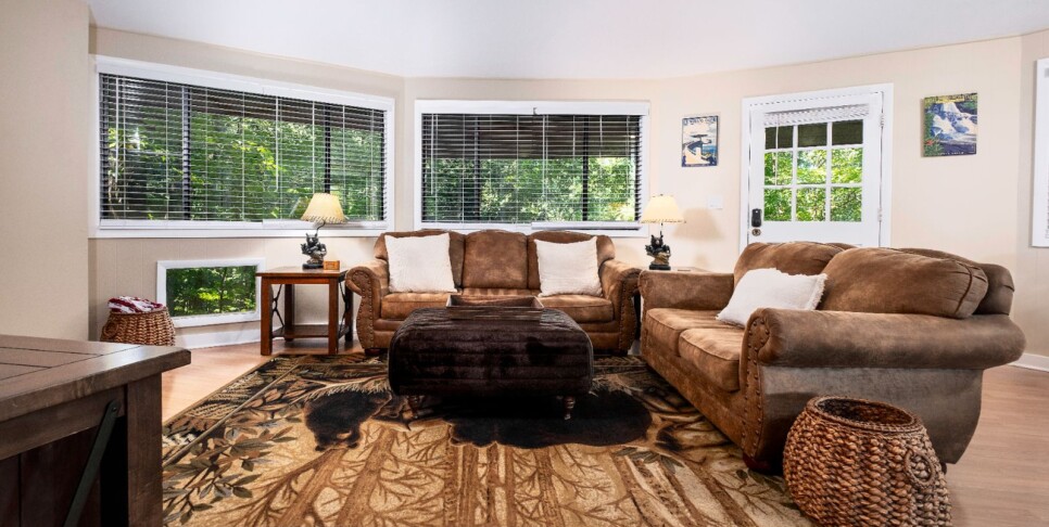 gatlinburg-hideaway-chalet-living-room