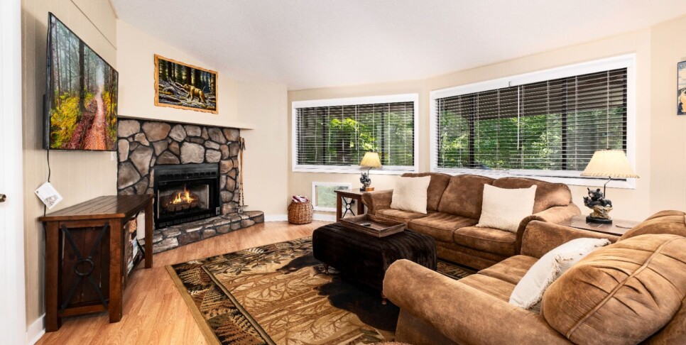 gatlinburg-hideaway-chalet-living-room