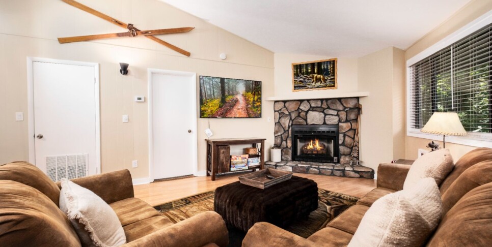 gatlinburg-hideaway-chalet-living-room