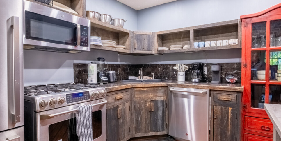 gatlinburg a beary active cabin kitchen