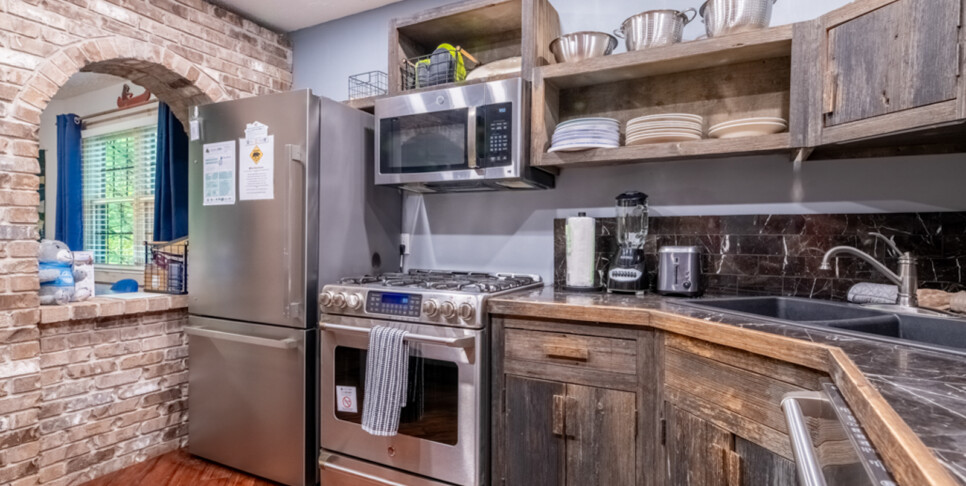 gatlinburg a beary active cabin kitchen